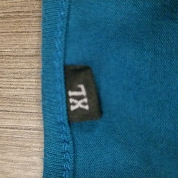 Top - Picture 2 of 4